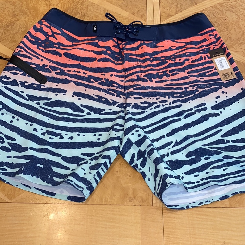 Dakine NWT! Maoti 19" Boardshorts Size 36